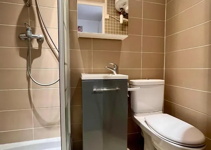 Fully Equipped - 2 Guests - 3 Mins From Metro Appartement Parijs