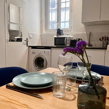 Fully Equipped - 2 Guests - 3 Mins From Metro Appartement Paris
