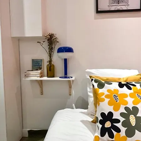 Fully Equipped - 2 Guests - 3 Mins From Metro * Paříž