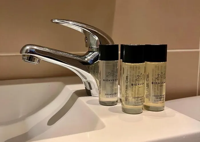 Fully Equipped - 2 Guests - 3 Mins From Metro