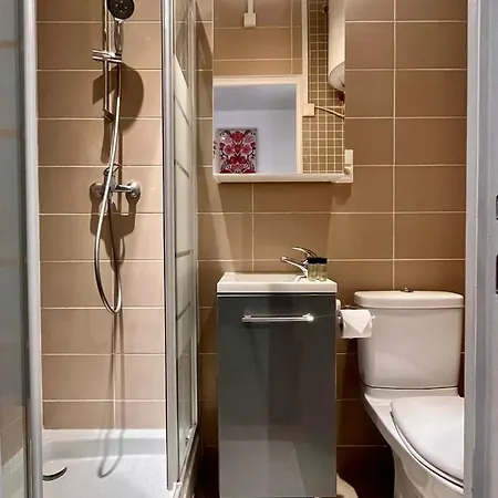 Apartment Fully Equipped - 2 Guests - 3 Mins From Metro