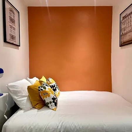 Fully Equipped - 2 Guests - 3 Mins From Metro *